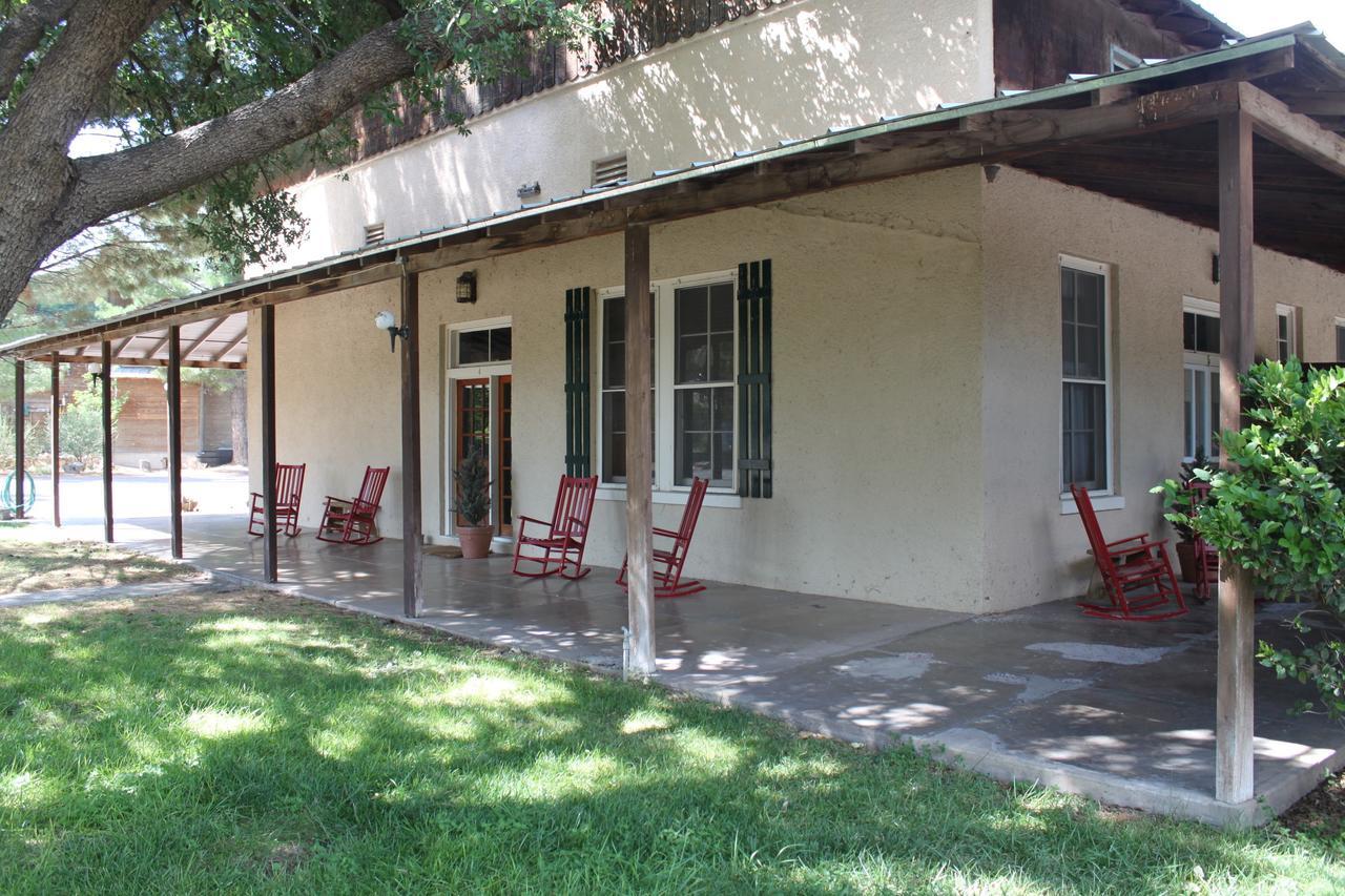 The Hotel Limpia Fort Davis Exterior photo